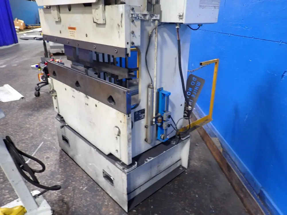Piranha 25 Tons, 4' Bed Press Brake