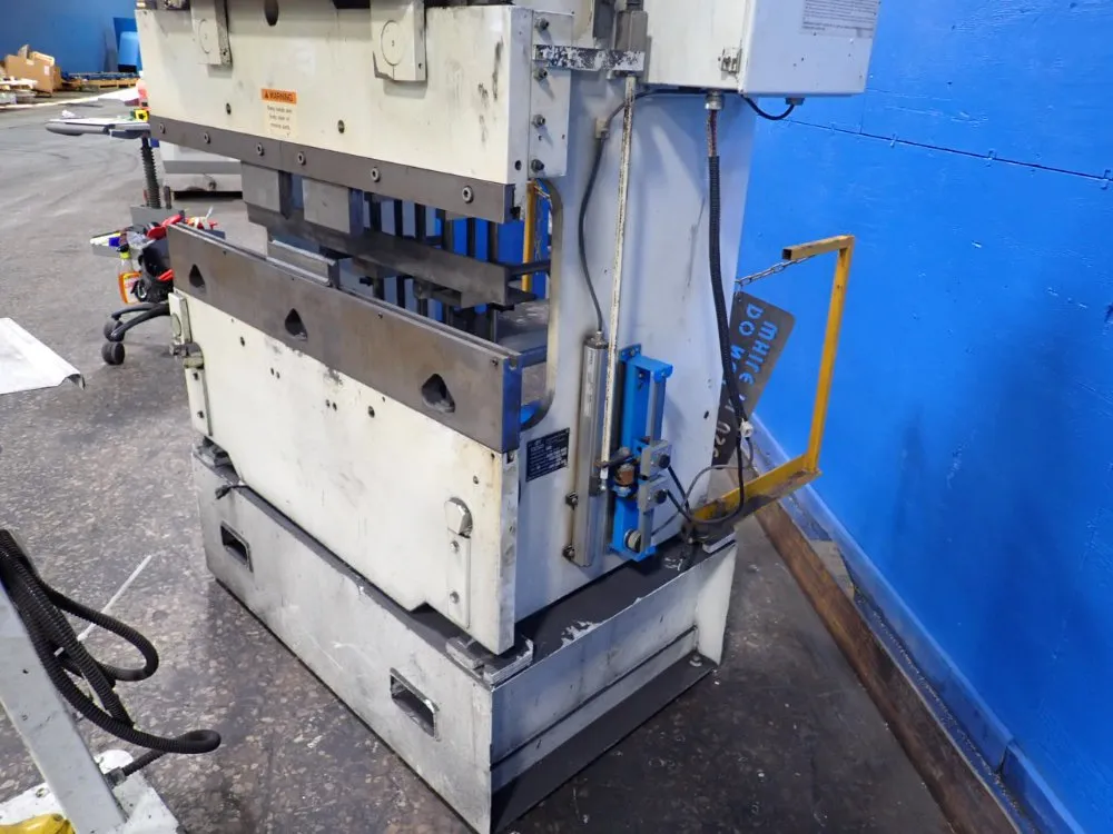 Piranha 25 Tons, 4' Bed Press Brake