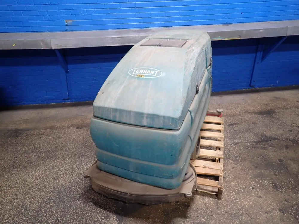 Tennant 34" Floor Scrubber - 5700 Xp
