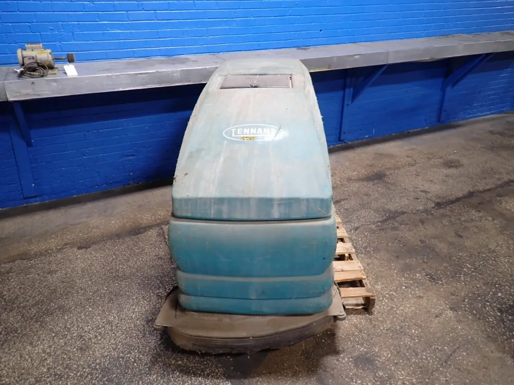 Tennant 34" Floor Scrubber - 5700 Xp