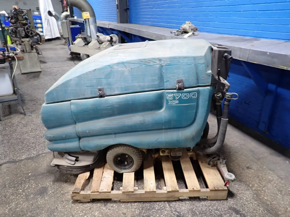 Tennant 34" Floor Scrubber - 5700 Xp