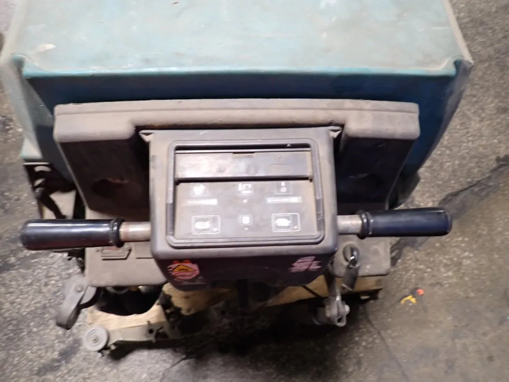 Tennant 34" Floor Scrubber - 5700 Xp