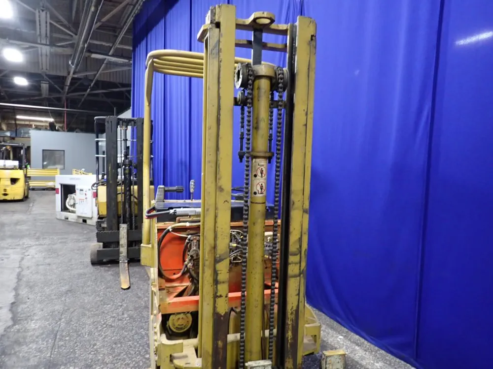 Yale 3000 Lbs Stand-up Forklift - Esc-030g4s071