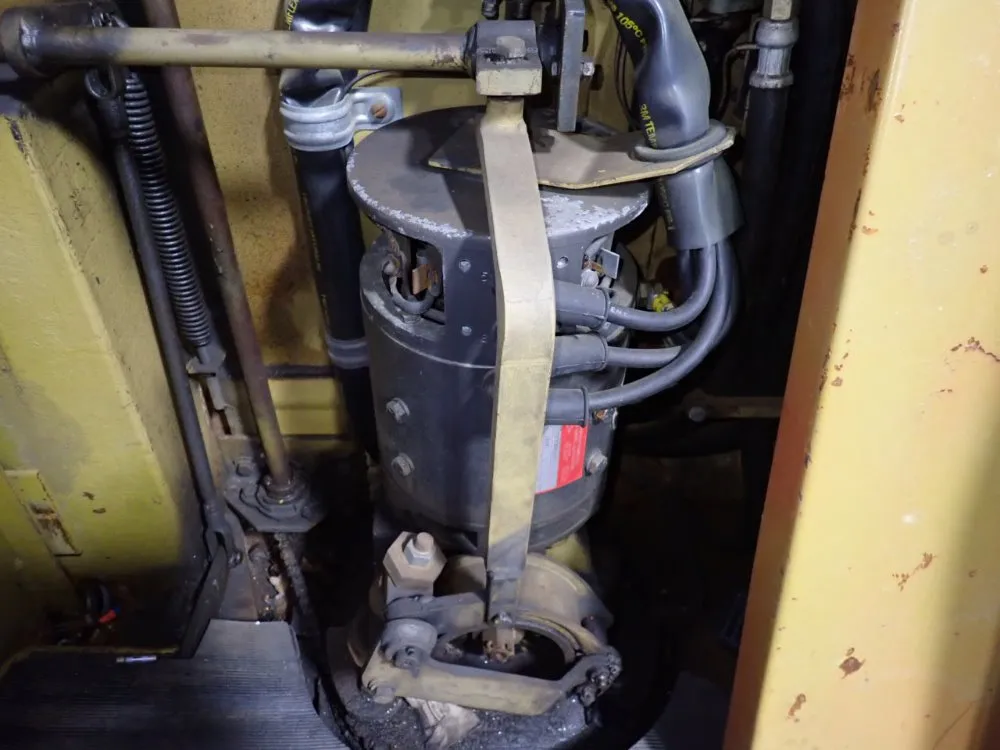 Yale 3000 Lbs Stand-up Forklift - Esc-030g4s071
