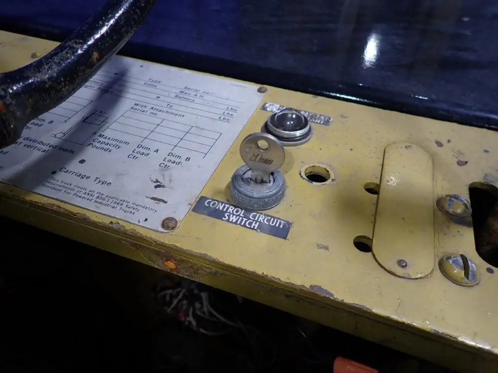 Yale 3000 Lbs Stand-up Forklift - Esc-030g4s071
