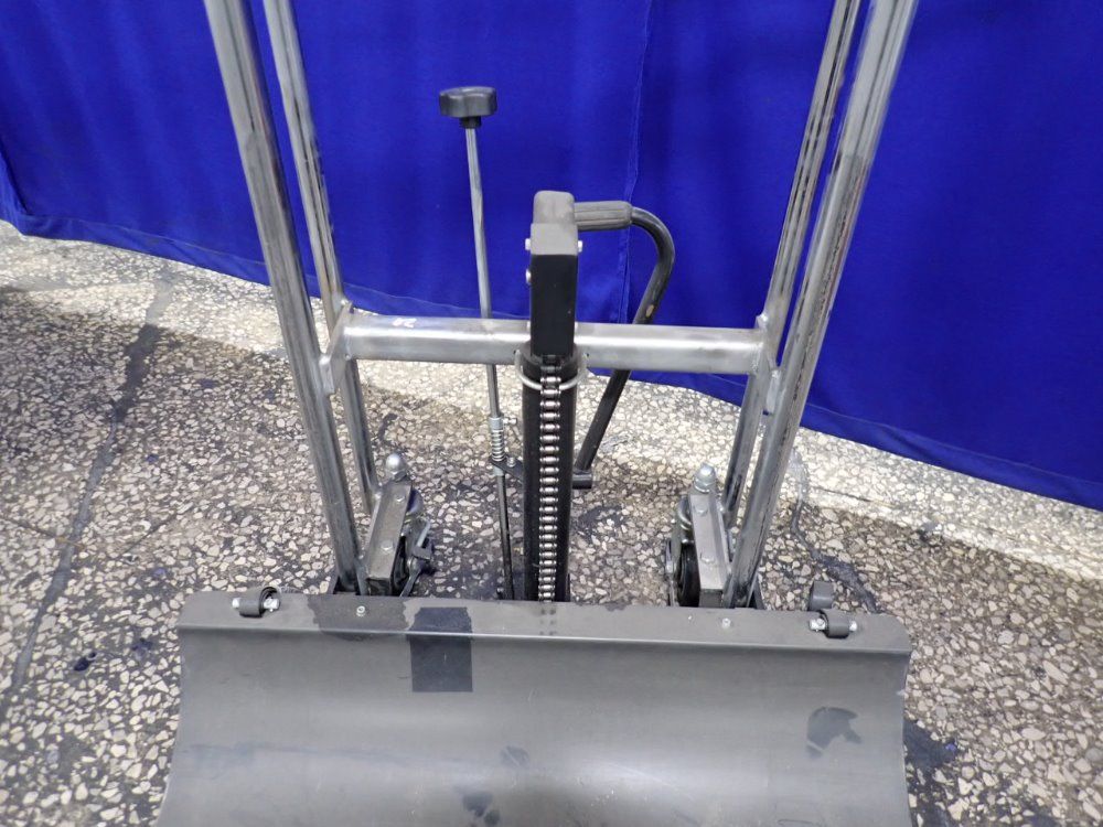 Foster 660 Lbs On-a-roll Lifter - 61574