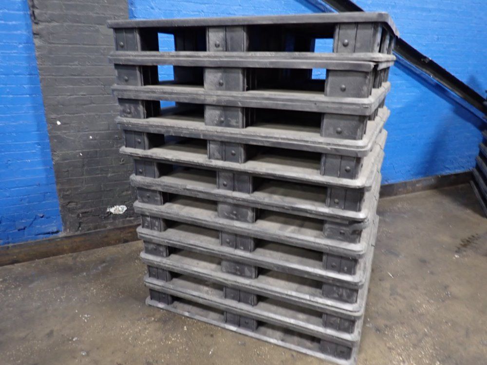 48" X 48" Plastic Pallets