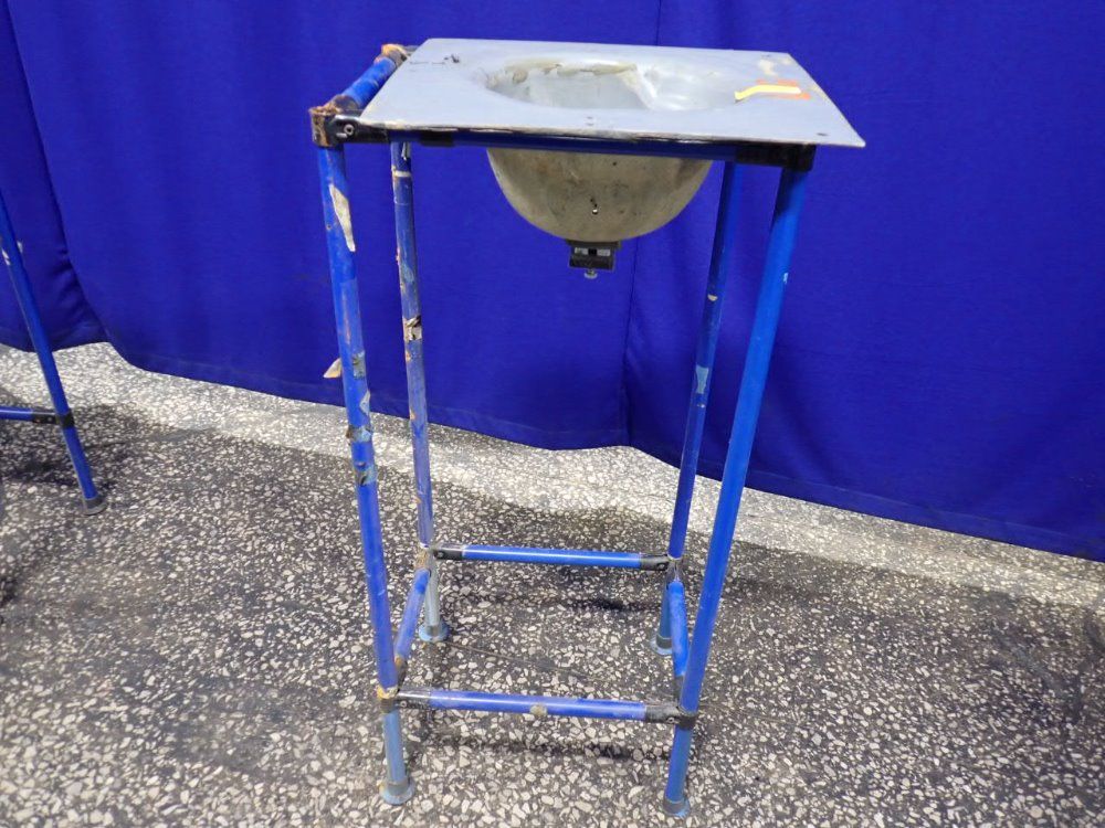 12" X 12" X 8" Workstation
