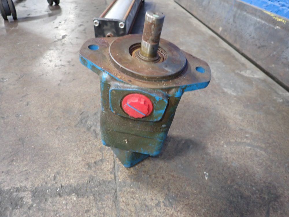 Vickers Hydraulic Pump - V20101f8s2s1ad12