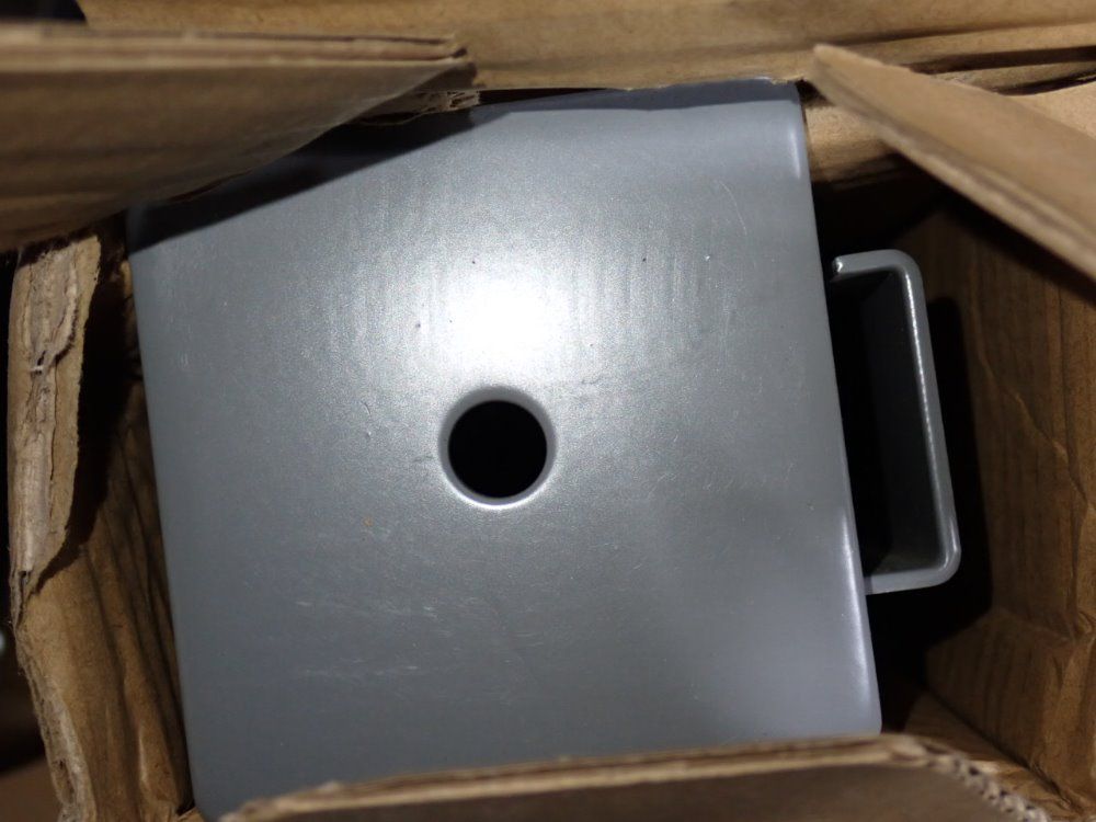 Uline 20" X 2 1/2" X 1 1/2" Leg Height Extenders - H-8501