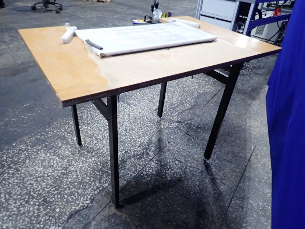 48" X 32" Stand