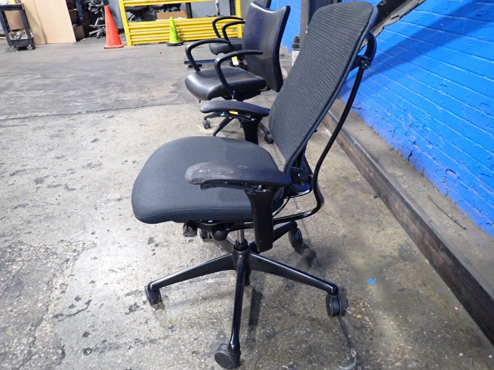 18" X 19" Office Chair