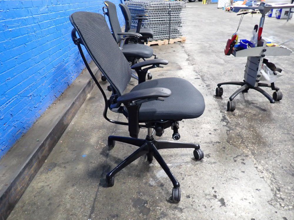 18" X 19" Office Chair