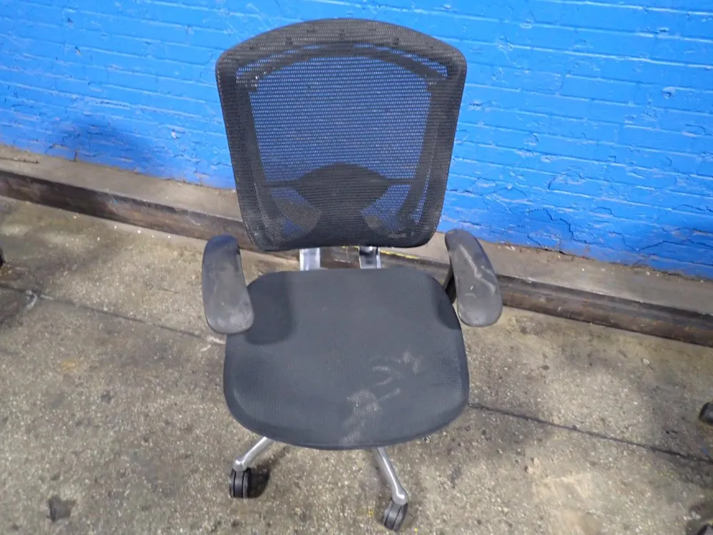 18" X 19" Office Chair