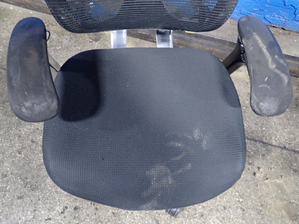 18" X 19" Office Chair