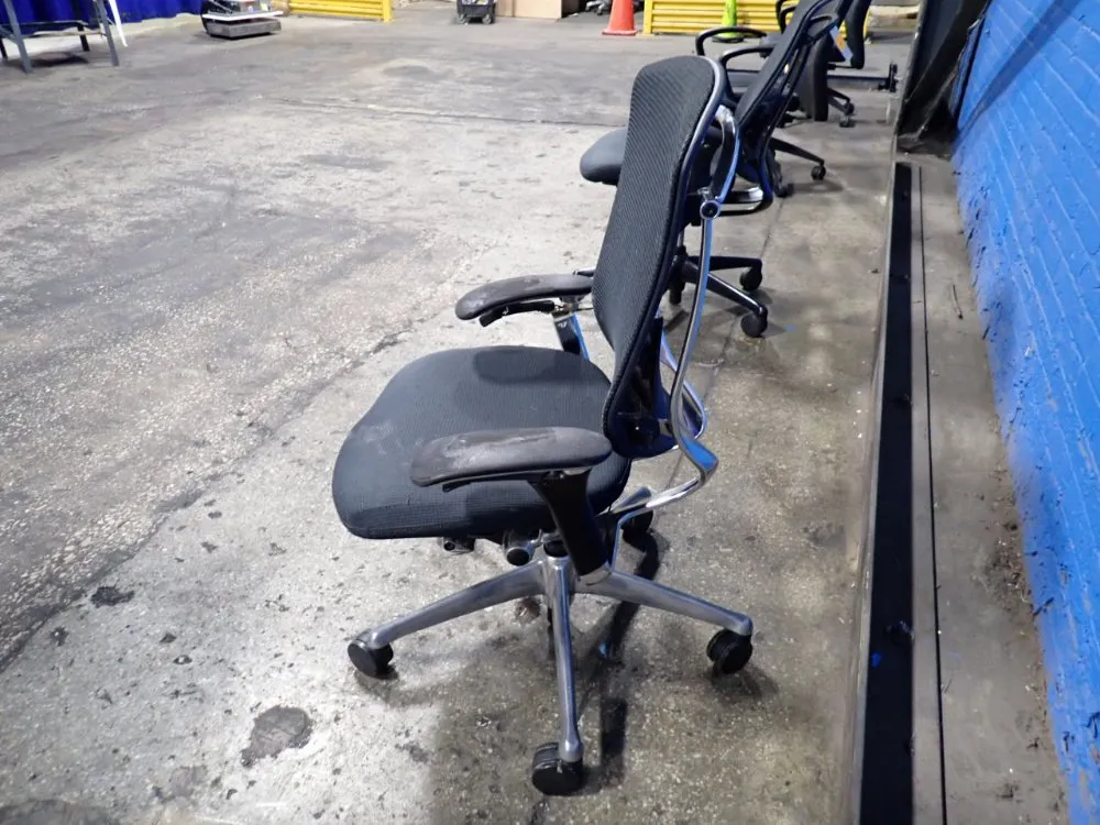 18" X 19" Office Chair