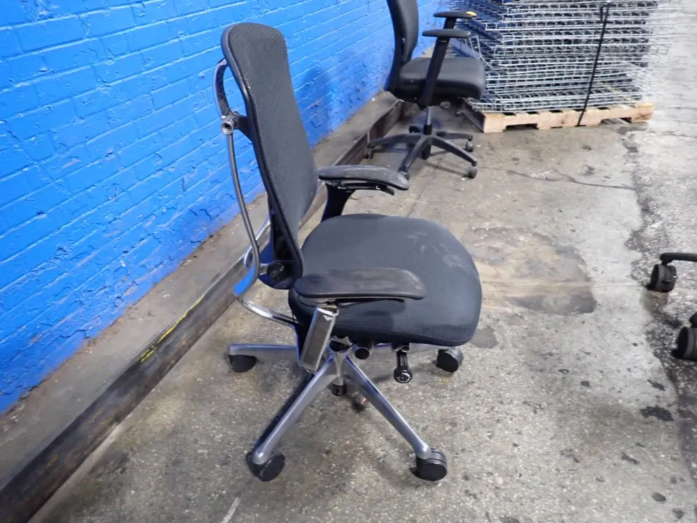 18" X 19" Office Chair