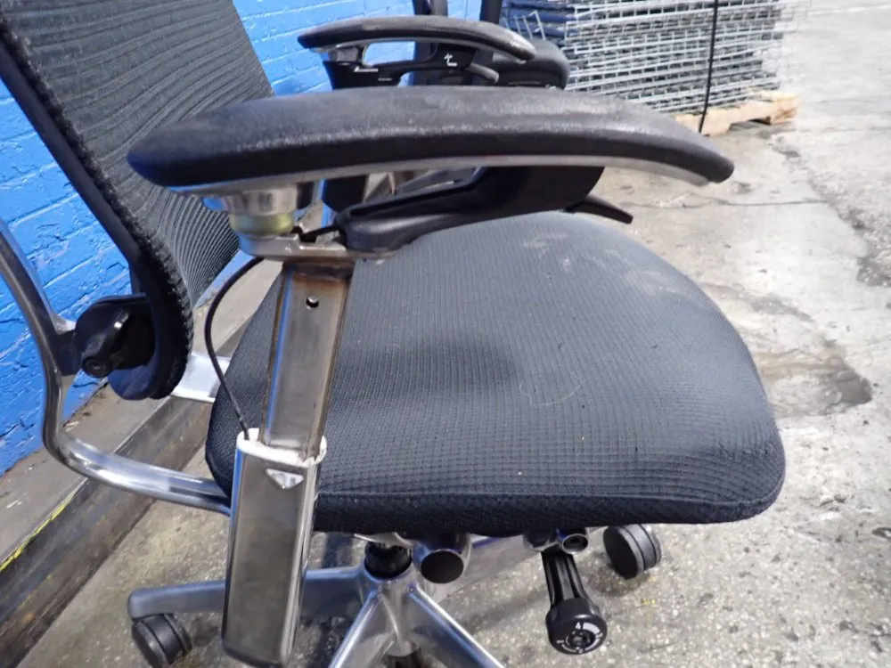 18" X 19" Office Chair