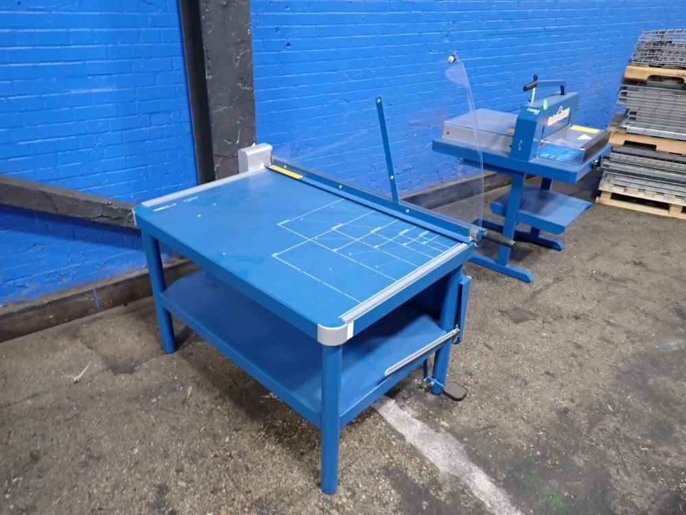 Dahle 44" X 30" Paper Guillotine - 585