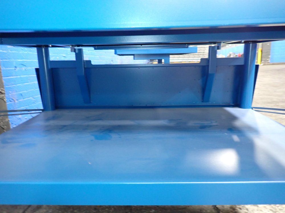 Dahle 44" X 30" Paper Guillotine - 585