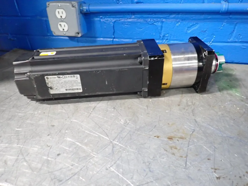 Allen-bradley 3.95 Hp Kinetix Vp Low Inertia Servo Motor - Vpl-b1306f-cj14aa