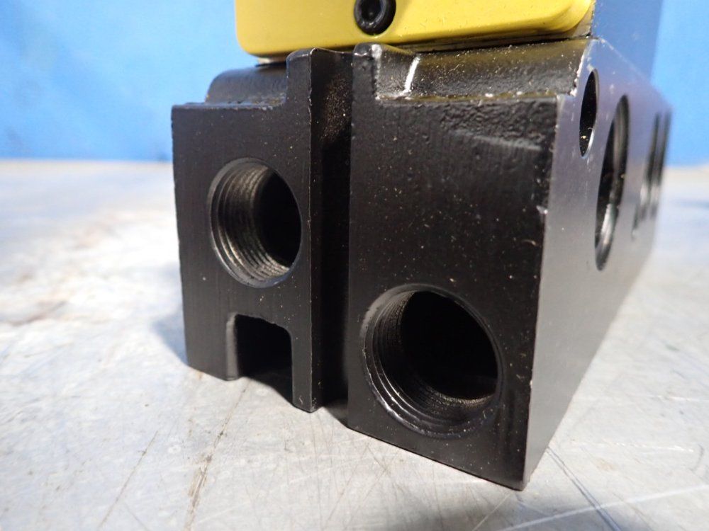 Parker 150 Psi Solenoid Valve - Hhb2087501l