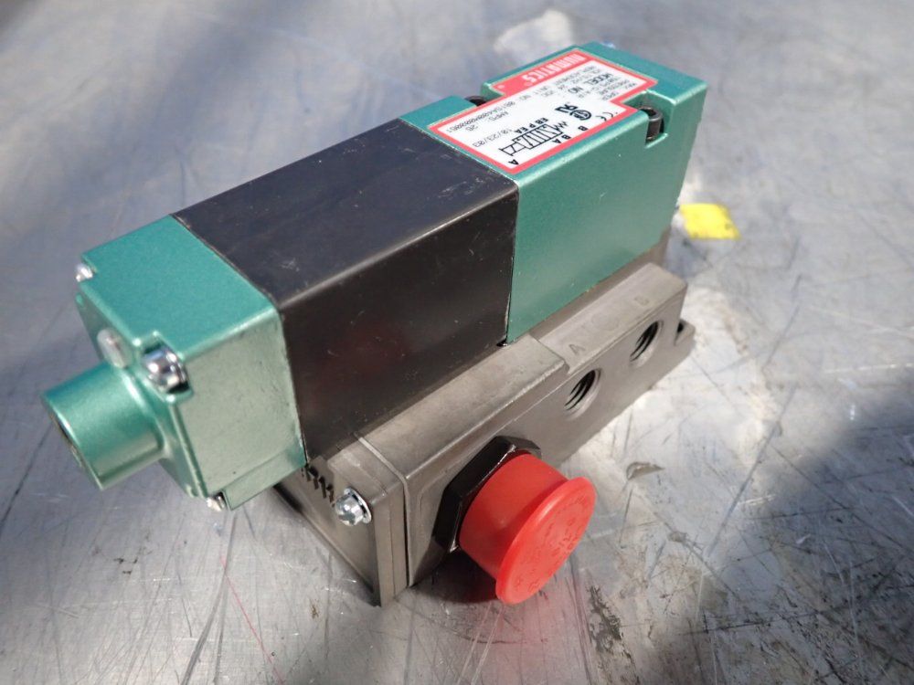 Numatics 150 Psi Pneumatic Solenoid Valve - 081sa400m000061