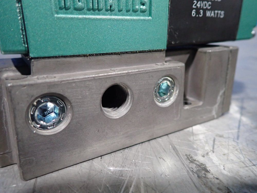 Numatics 150 Psi Pneumatic Solenoid Valve - 081sa400m000061