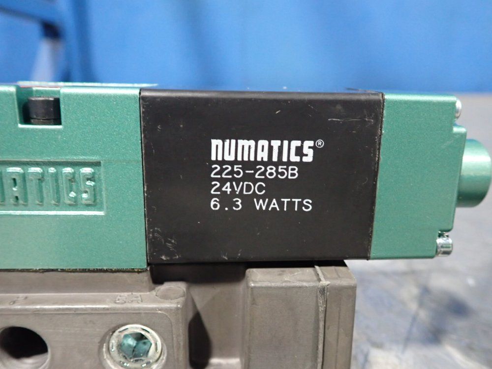 Numatics 150 Psi Pneumatic Solenoid Valve - 081sa400m000061