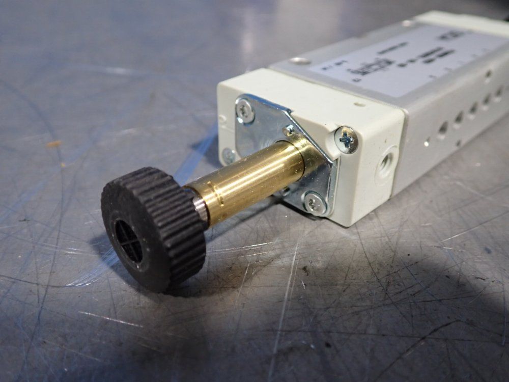 Parker 145 Psi Pneumatic Solenoid Valve - Pd48638-0033