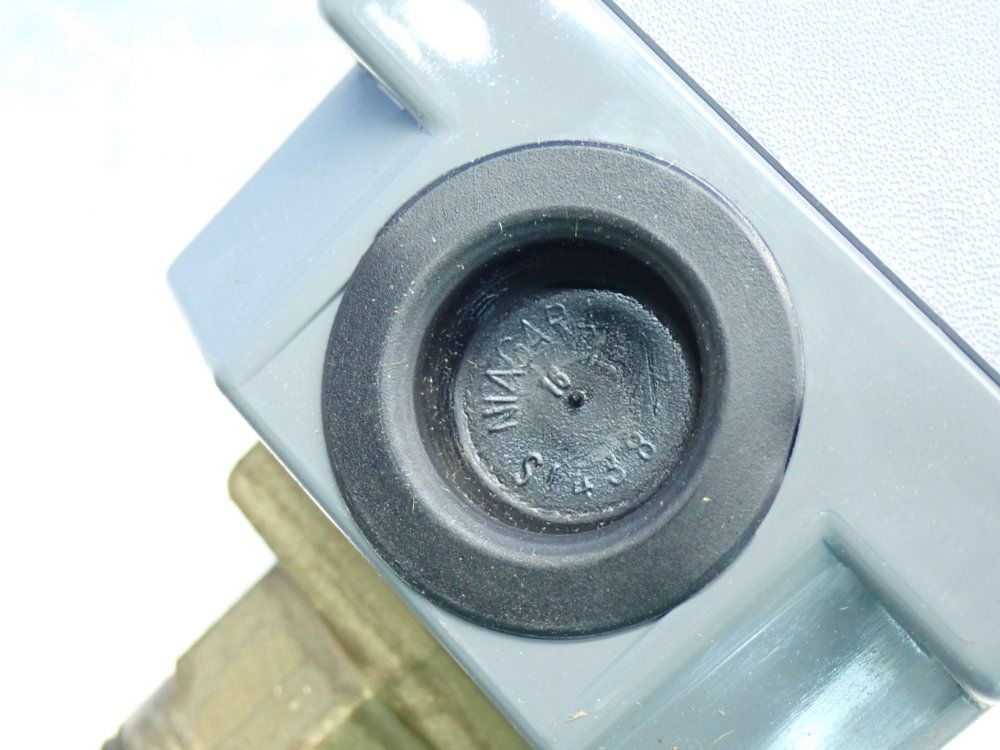 Johnson Controls Flow Switch - F261kah-v01c