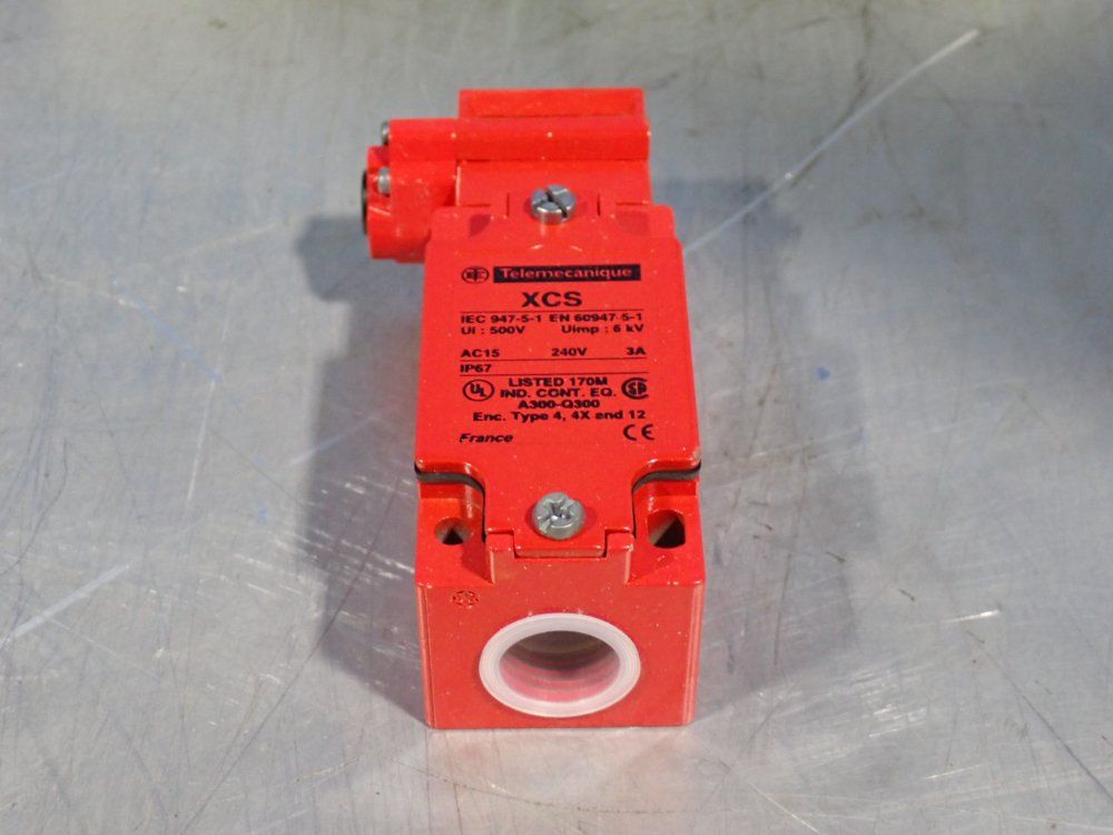 Telemecanique Safety Limit Switches - Xcs B703