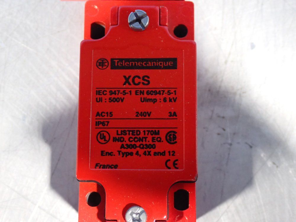 Telemecanique Safety Limit Switches - Xcs B703