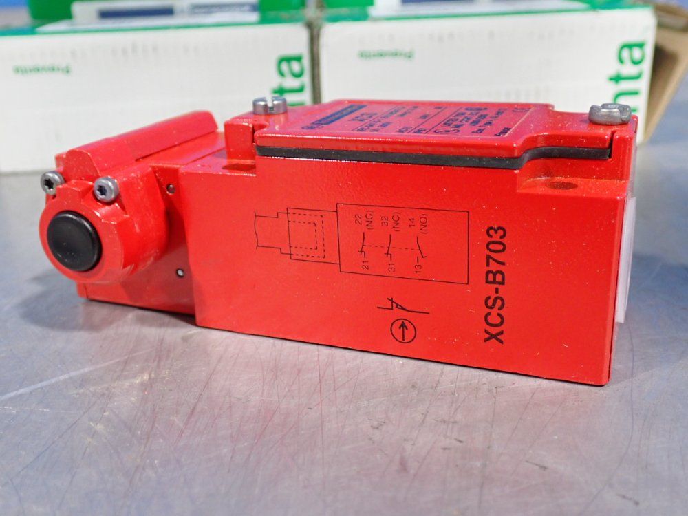 Telemecanique Safety Limit Switches - Xcs B703