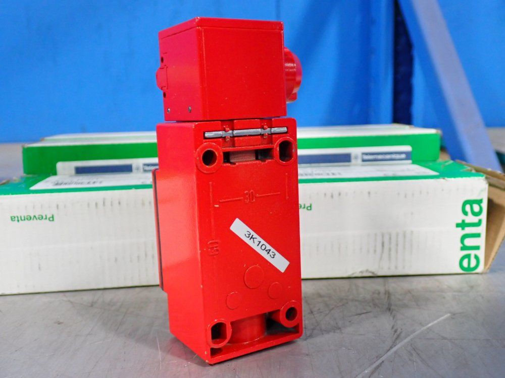 Telemecanique Safety Limit Switches - Xcs B703