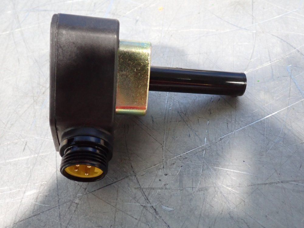 Namco Controls 3000 Psi Misc. Cylindicator Proximity Sensors - Ee210-38760 / Ee210-37880