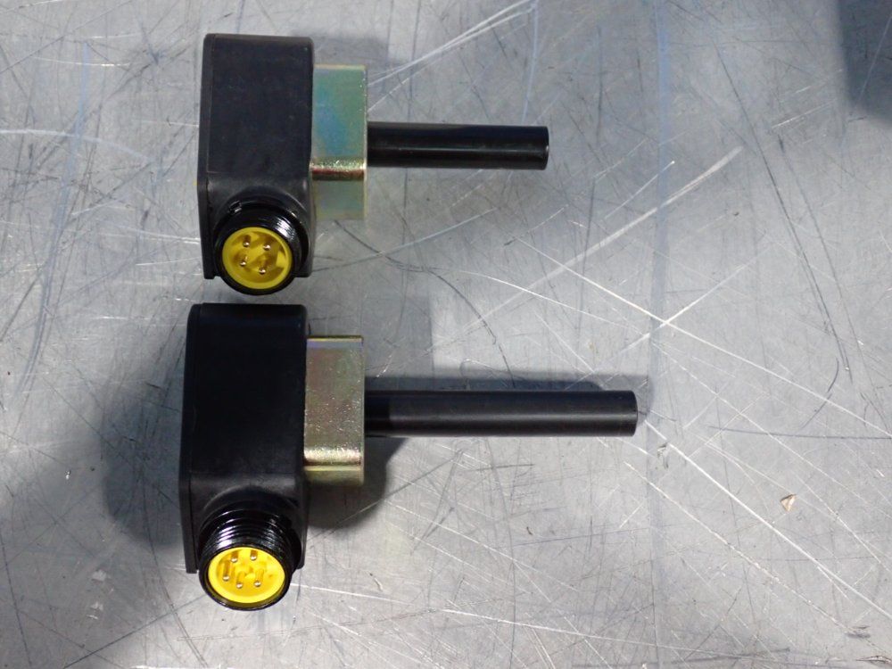 Namco Controls 3000 Psi Misc. Cylindicator Proximity Sensors - Ee210-38760 / Ee210-37880