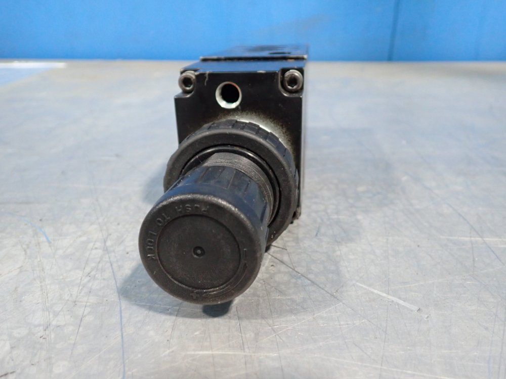 Parker 150 Psi H2 Common Port Sandwich Pressure Regulator - Ps4137166p