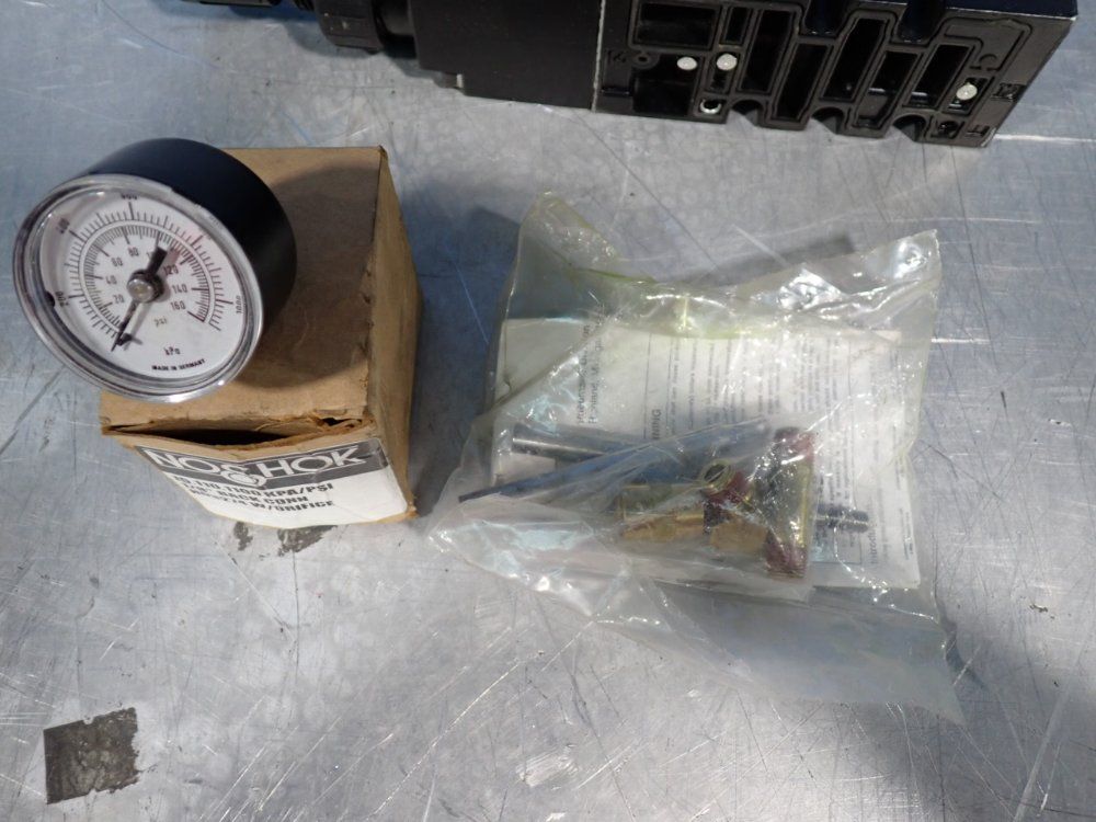 Parker 150 Psi H2 Common Port Sandwich Pressure Regulator - Ps4137166p