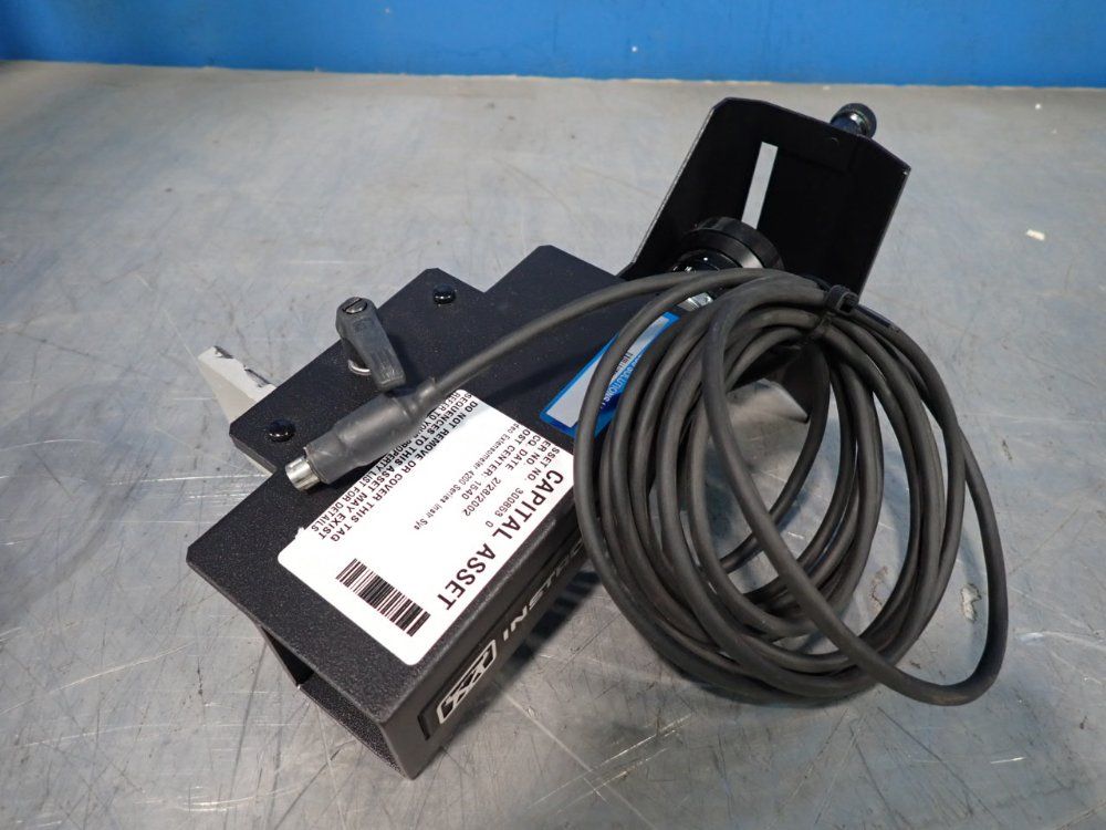 Instron Extensometer - 4200