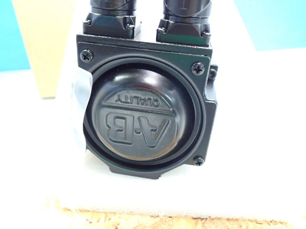 Allen Bradley Mp-series Ac Servo Motor - Mpl-b320p-hk72aa