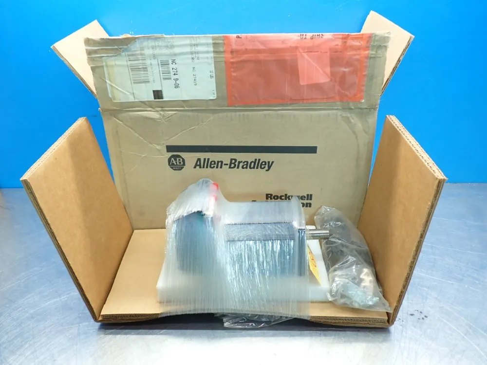 Allen Bradley Mp-series Kinetix Servo Motor - Mpl-b320p-hk24aa