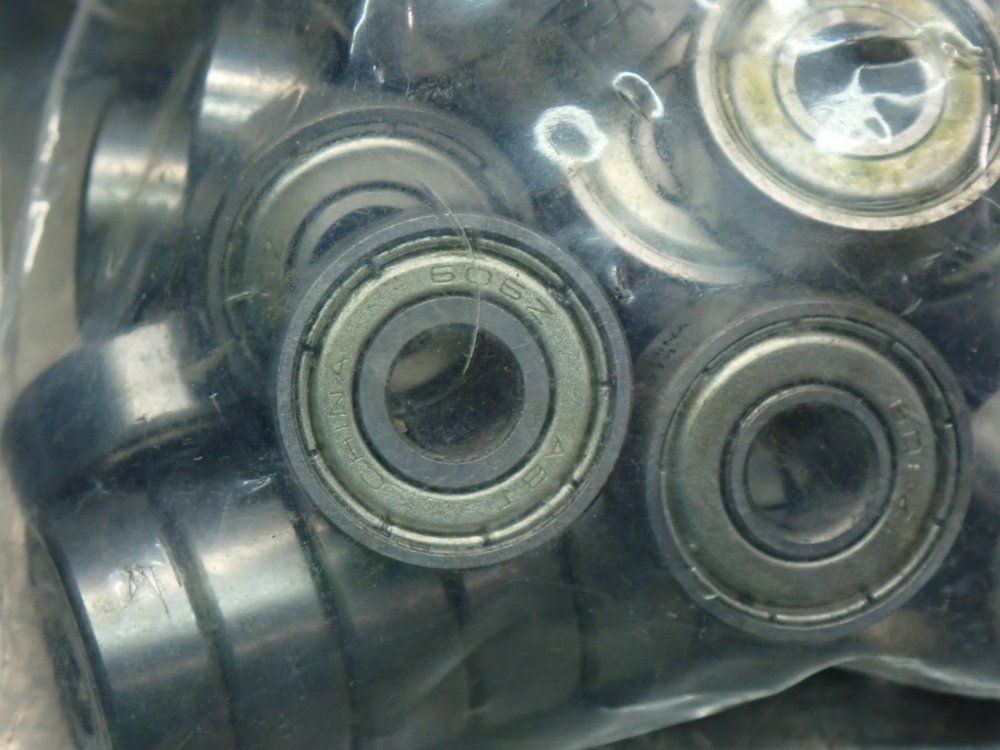 Unknown Roller Bearings, 44pcs - Alb14