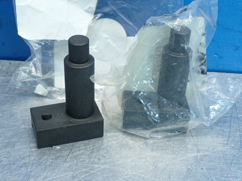 Unknown Pivot Pin, 2pcs - 1003.1602