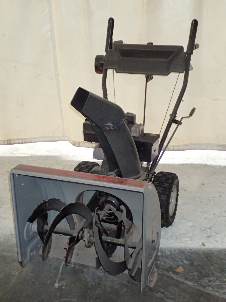 Yard Machine 24'' / 5 Hp Gas Snow Blower - Mtd/31ae600e382