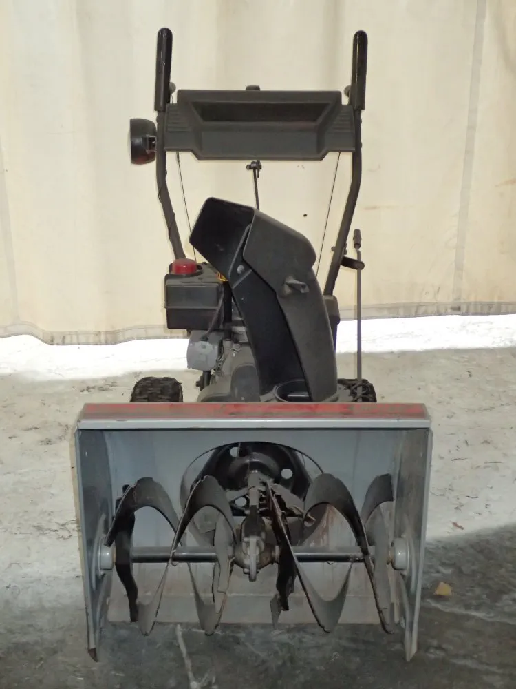Yard Machine 24'' / 5 Hp Gas Snow Blower - Mtd/31ae600e382