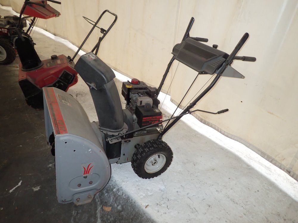 Yard Machine 24'' / 5 Hp Gas Snow Blower - Mtd/31ae600e382