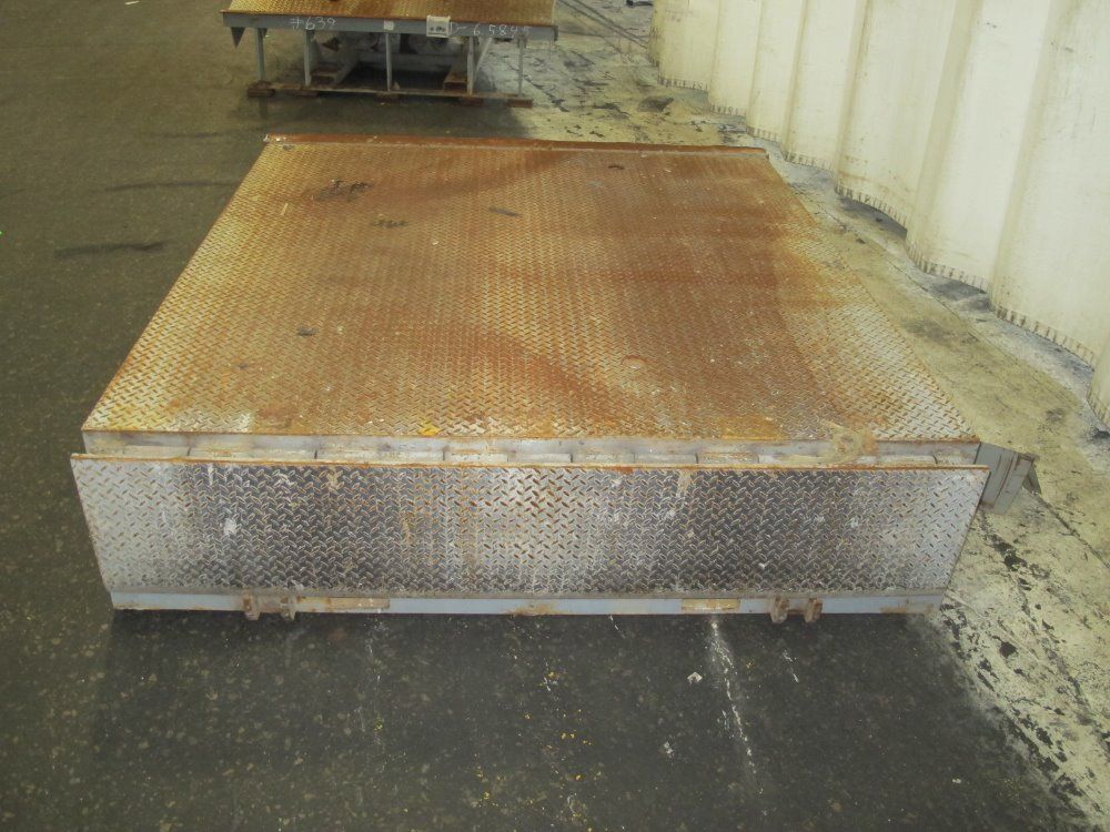 Dlm 82'' X 78'' Dock Leveler