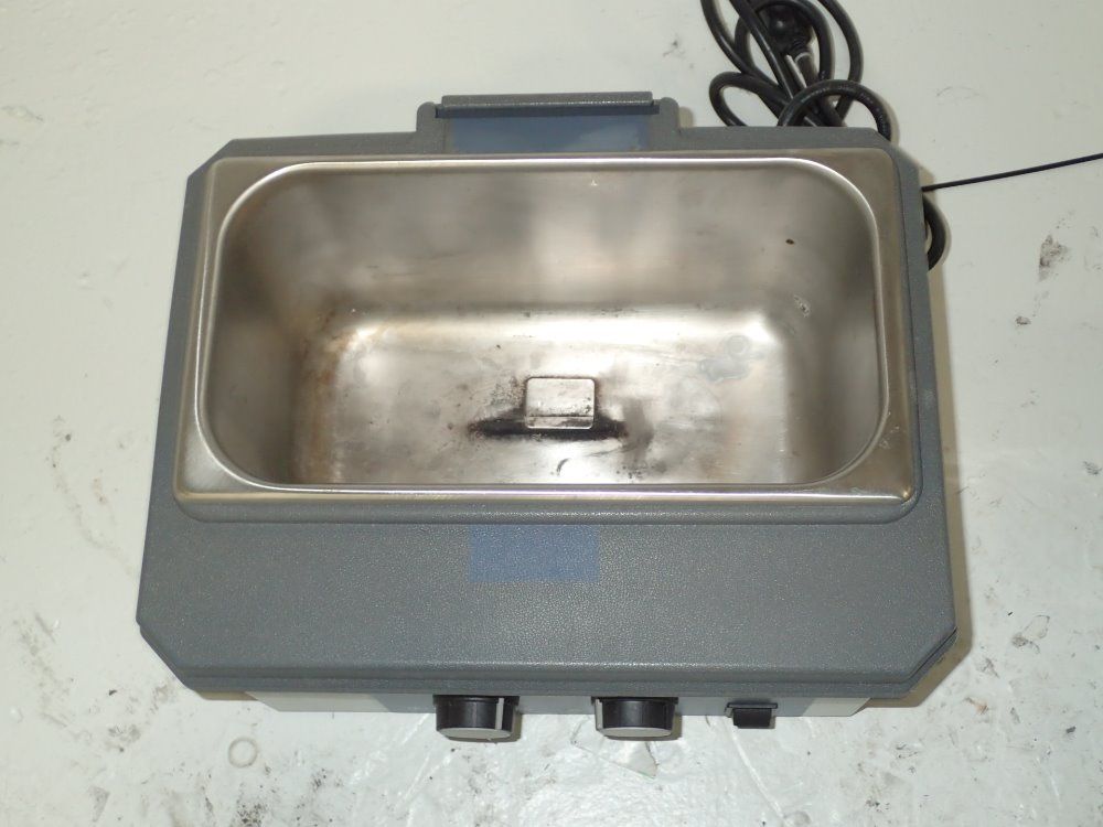 Fisher Scientific 6'' X 11'' X 6'' Id Heated Water Bath - Isotemp 105