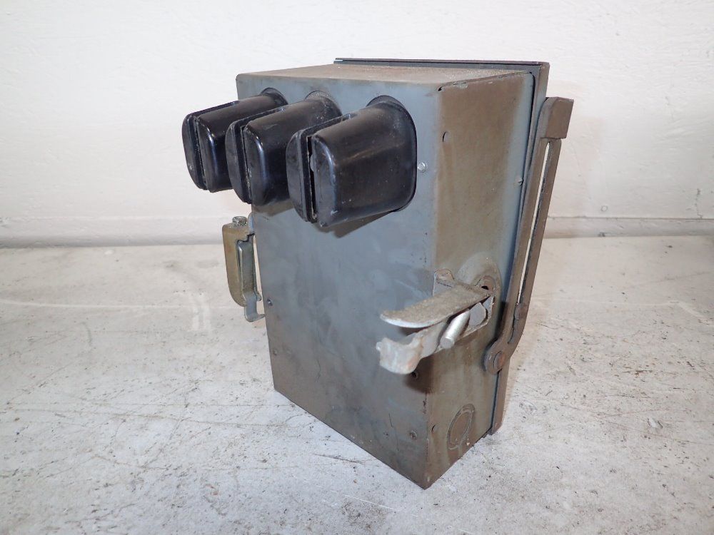 General Electric Bus Plug